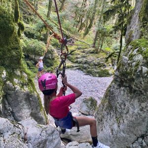 Le canyon du Pont des Oules est adapté pour les enfants et leurs parents.