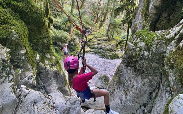 Le canyon du Pont des Oules est adapté pour les enfants et leurs parents.