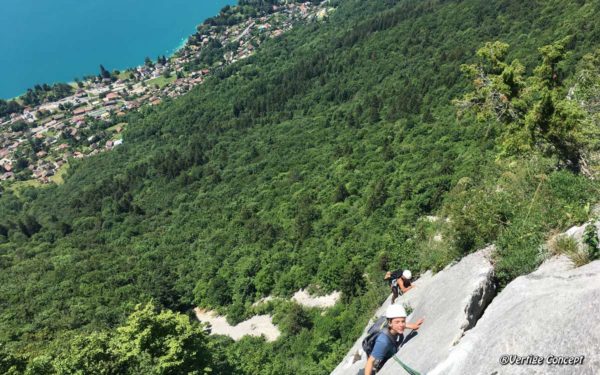 Zig Zag est une grande voie d'escalade facile au-dessus du lac d'Annecy