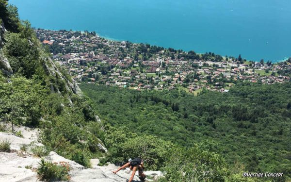 Escalade à Annecy - grande voie d'initiation au-dessus du lac