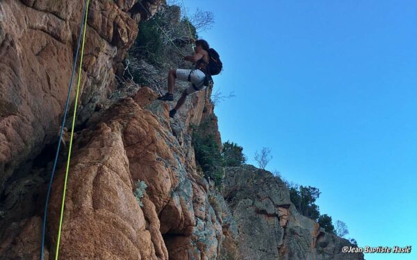 Grande voie d'escalade à Porto en Corse