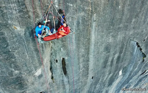 Portaledge sur les rochers de Freyr