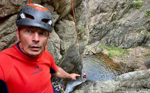 Le Spiccia Rossa : situé à Galéria en Corse du nord, proche de Calvi et l'ile Rousse. Une descente de canyon unique