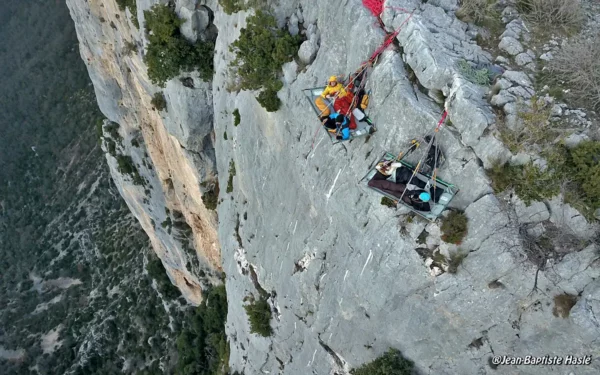 Portaledges sur les falaises du Verdon