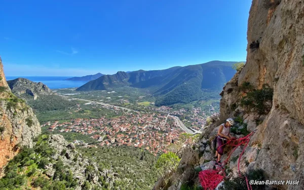 Grande-voie d'escalade à Leonidio