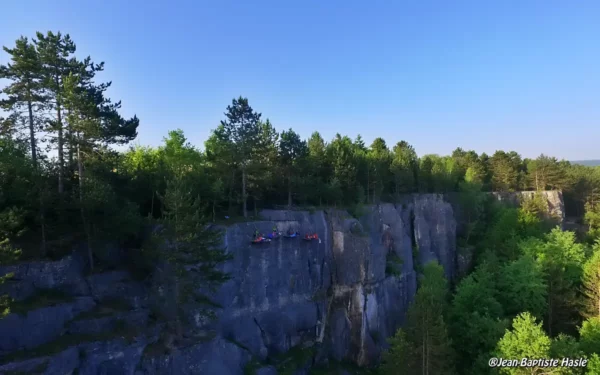 Dormir sur portaledge sur les falaises de Lérouville dans la Meuse