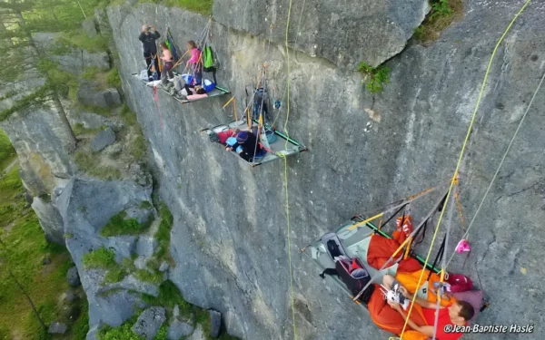 Dormir sur portaledge à Lérouville dans la Meuse